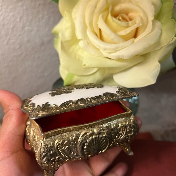 VTG Silver Stone Floral Trinket Box White Enamel Lid Red Velvet Lining Japan - Picture 7 of 14